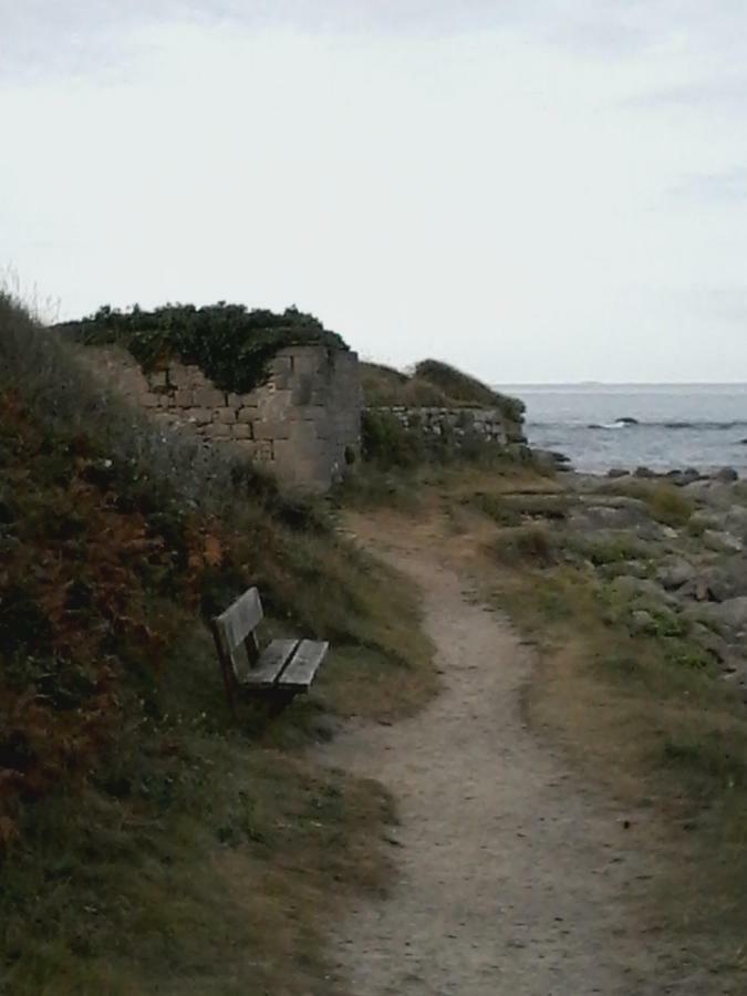 les roches du Cabellou 150M de la mer Concarneau Extérieur photo
